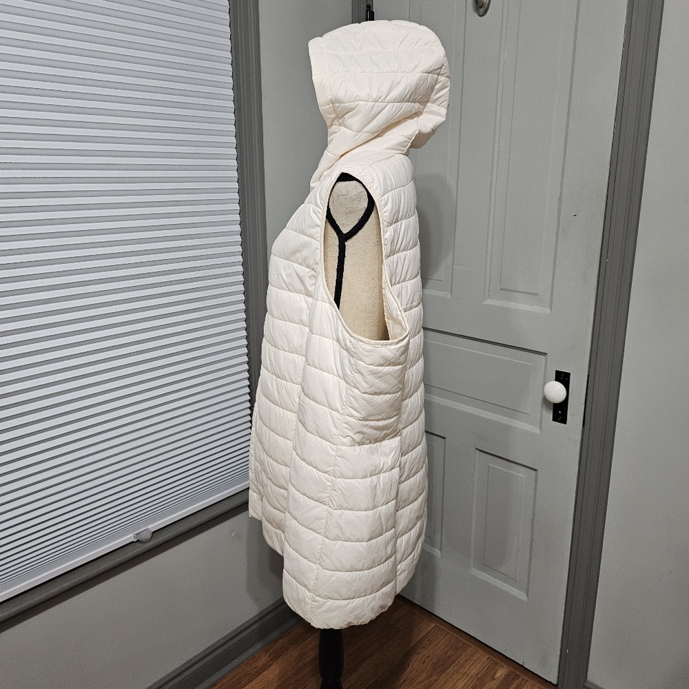 Torrid NWOT Light Packable Puffer Vest - Picture 8 of 9